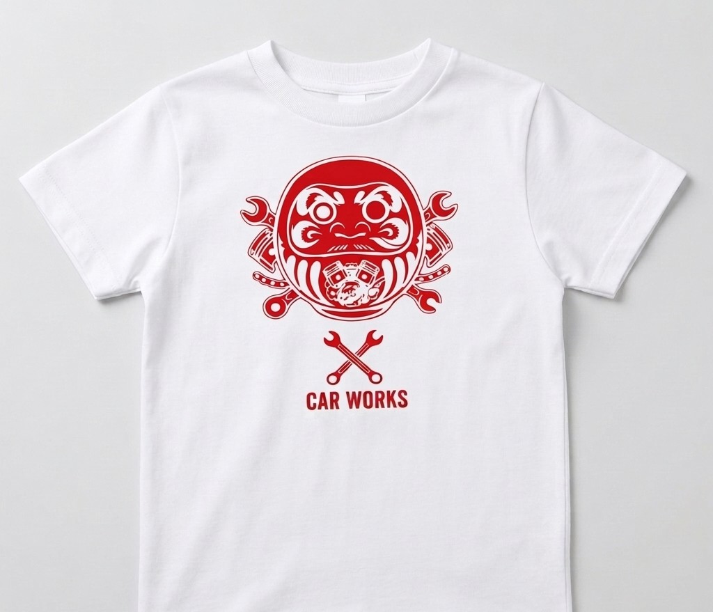 白いTシャツに赤いだるまのオリジナルデザインをプリントした制作例